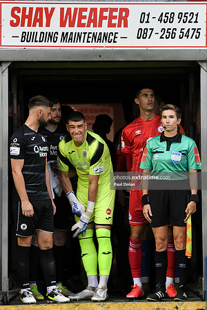 Last minute glove adjustment for Sligo's GK Luke McNicholas Code 45462