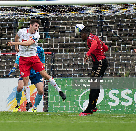 Andre Wright head home from a corner kick