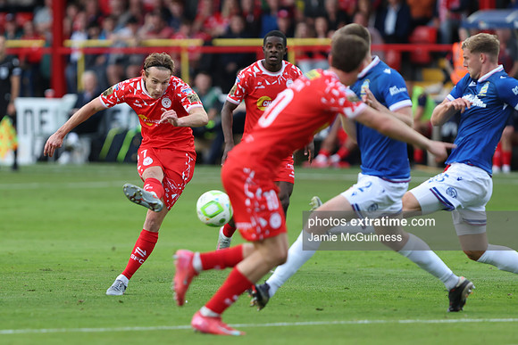 Shelbourne FC vs Linfield FC-9